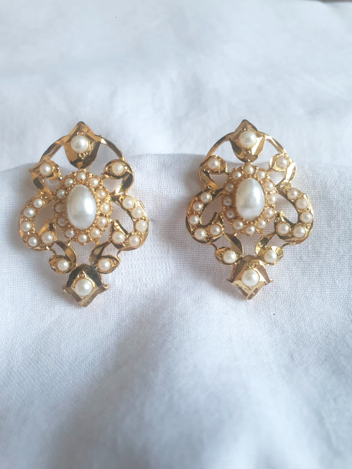 Earrings. Fresh Water Pearls. Gold Plated.