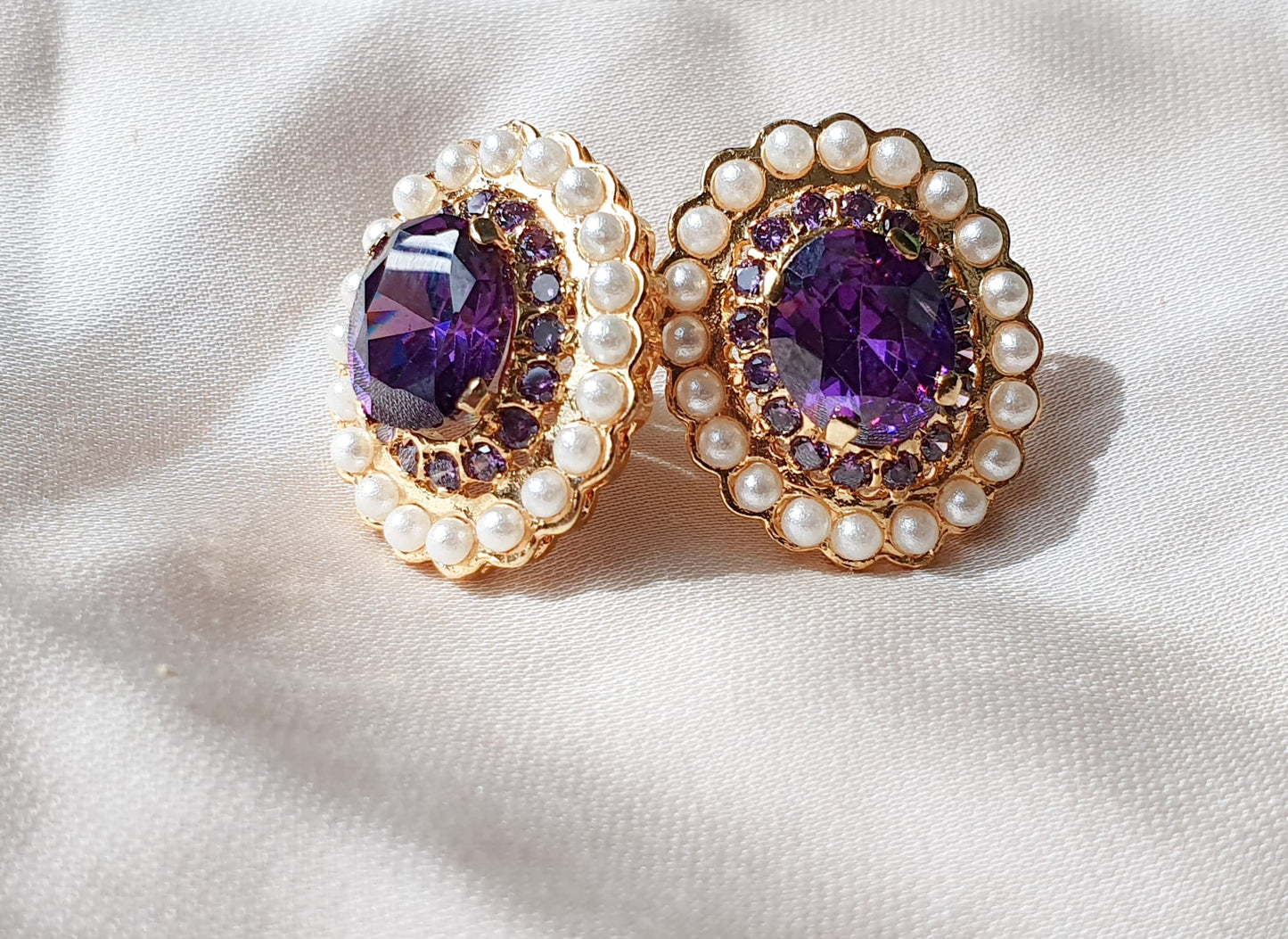 Zircon encircled by shell pearls. Earrings.